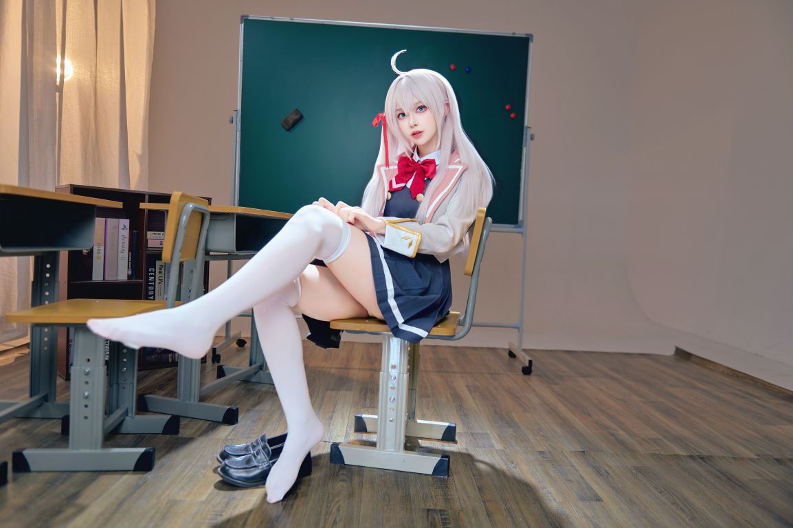 Shika小鹿鹿-艾莉同学不时用俄语小声说真心话的邻桌艾莉同学_[38P-357M]