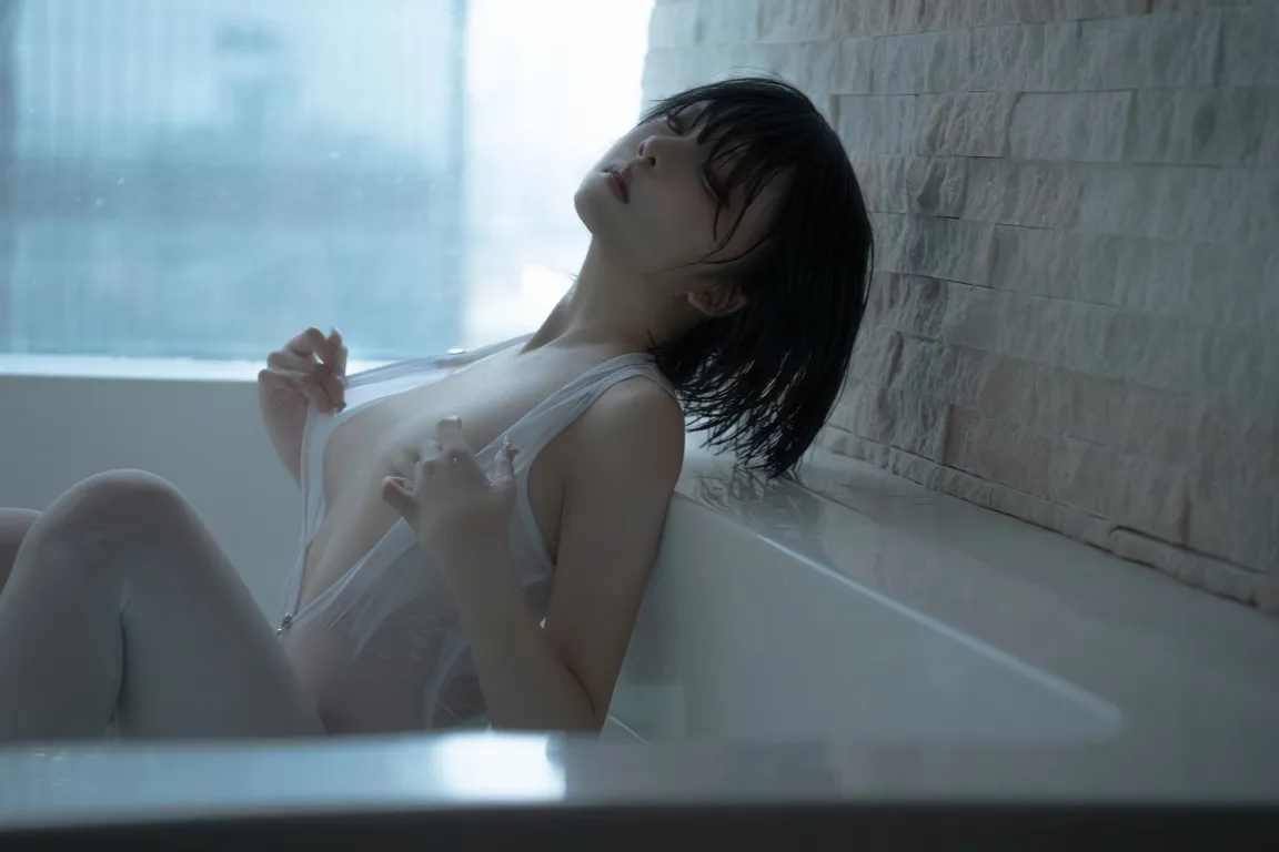 纸悦Etsu_ko - 透明竞泳 [65P-336M]